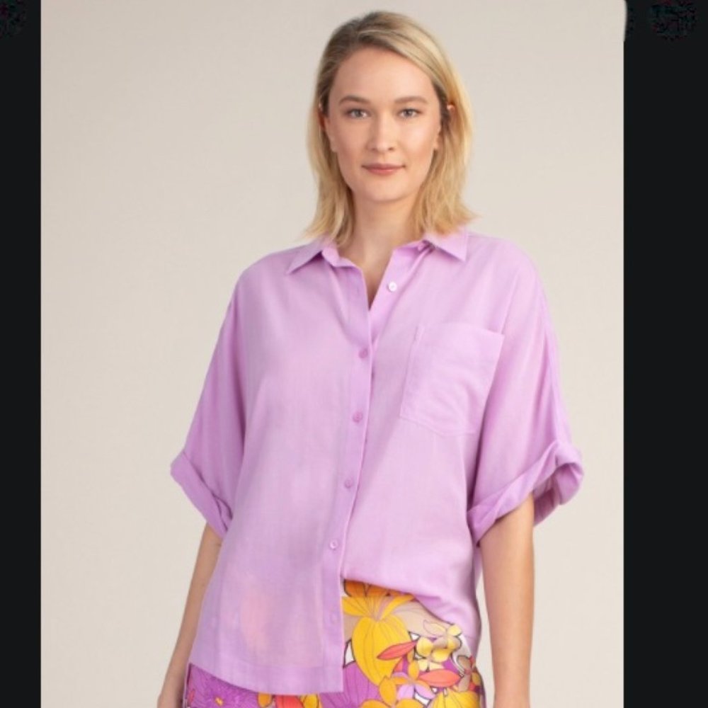 TRINA TURK lilac hawaii hi low button up boxy top
